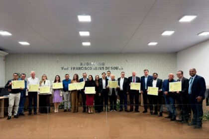 Câmara de Hidrolândia entrega Títulos de Cidadão Hidrolandense em noite de homenagens