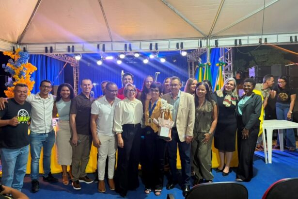 Uruaçu homenageia personalidades em solenidade pelos 95 anos do município