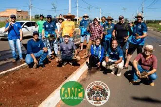 Plantio de 300 Mudas de Jacarandá-da-Bahia Reforça Compromisso Ambiental em Hidrolândia-Go. Plantio de 300 Mudas de Jacarandá-da-Bahia Reforça Compromisso Ambiental em Hidrolândia-Go.