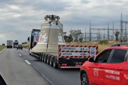 Vox Patris: maior sino que badala do mundo chega a Goiás e será conduzido em carreata até Trindade