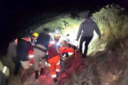 Resgate emocionante na Serra da Canastra: união de forças salva turistas perdidos em trilha perigosa Resgate emocionante na Serra da Canastra: união de forças salva turistas perdidos em trilha perigosa