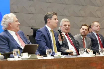 Seminário em Goiás debate PEC da segurança pública com governador e autoridades presentes